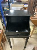 A BLACK PAINTED SINGLE DRAWER SIDE CABINET ON REEDED LEGS, 42X38X92 CMS.