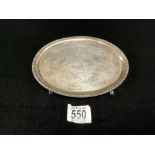 VICTORIAN HALLMARKED SILVER OVAL ENGRAVED CARD TRAY ON CLAW FEET, LONDON 1876, GOLDSMITHS ALLIANCE