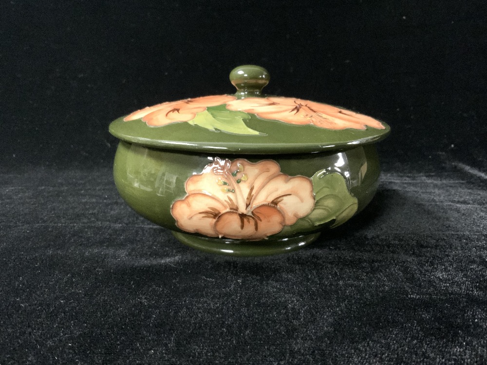 MOORCROFT GREEN HIBISCUS BOWL AND COVER, WITH ORIGINAL PAPER LABELS, 15X7 CMS. - Image 2 of 5