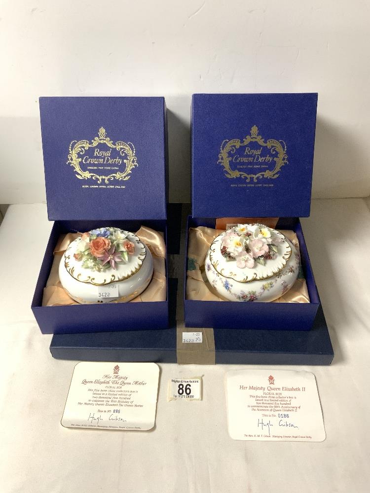 AYNSLEY PORCELAIN WILD TUDOR PATTERN CAKE PLATE AND CAKE SLICE IN BOX, AND TWO ROYAL CROWN DERBY