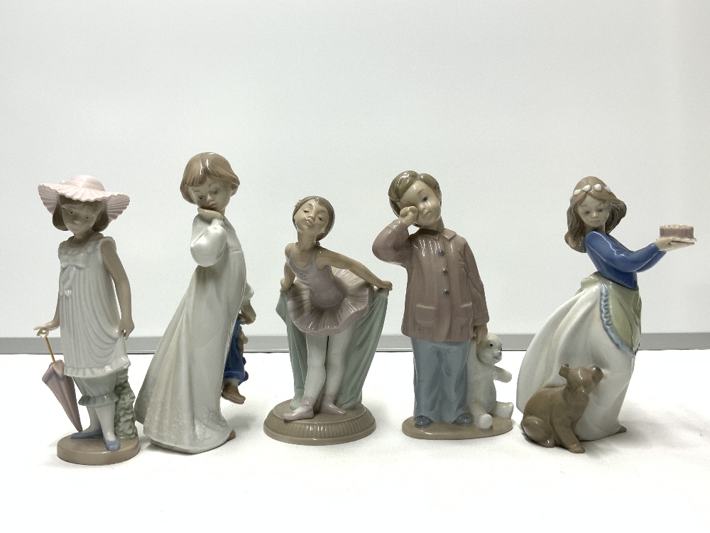 FIVE NAO PORCELAIN FIGURES OF CHILDREN, INCLUDING A BALLERINA. - Image 2 of 4