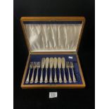 HALLMARKED SILVER 6 FISH KNIVES AND 5 FORKS; SHEFFIELD 1929; FRANK COBB & CO LTD; 556 GMS.