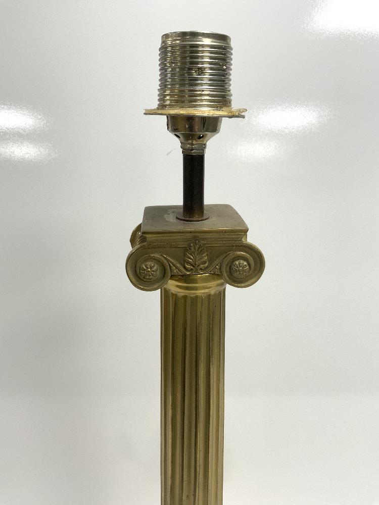 BRASS COLUMN SHAPED TABLE LAMP - Image 2 of 3