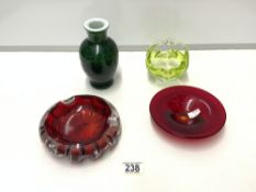 GREEN GLASS VASE, AND 3 STUDIO COLOURED GLASS DISHES.