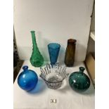 A BROWN STUDIO GLASS VASE, 29 CM, (CHIPPED) 3 BOTTLE SHAPE GLASS VASES, AND 2 OTHERS.