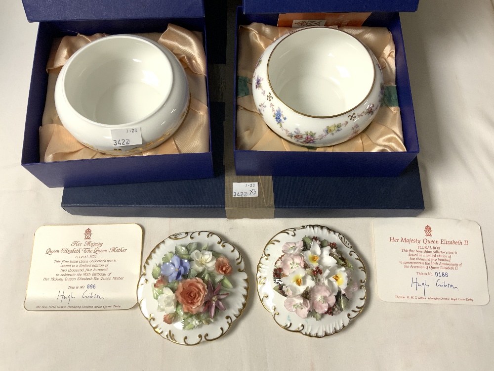 AYNSLEY PORCELAIN WILD TUDOR PATTERN CAKE PLATE AND CAKE SLICE IN BOX, AND TWO ROYAL CROWN DERBY - Image 2 of 5