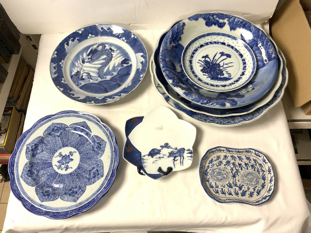 CHINESE BLUE AND WHITE SHAPED CHARGER, 36 CMS DIAMETER A/F, 3 OTHER BLUE AND WHITE CHARGERS, AND - Image 3 of 5