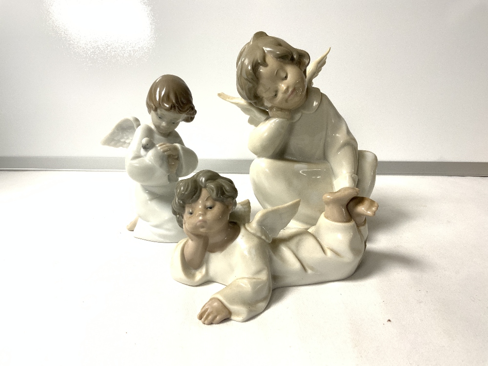 THREE ANGELS BY LLADRO LARGEST 17CM, WITH ONE OTHER - Image 2 of 4