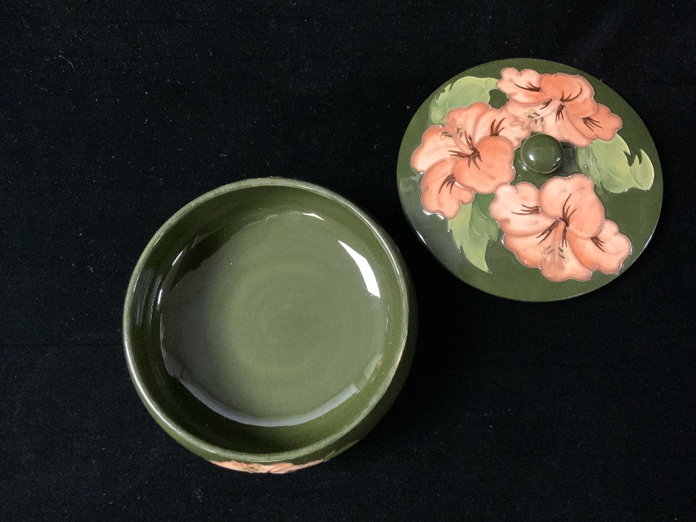 MOORCROFT GREEN HIBISCUS BOWL AND COVER, WITH ORIGINAL PAPER LABELS, 15X7 CMS. - Image 3 of 5