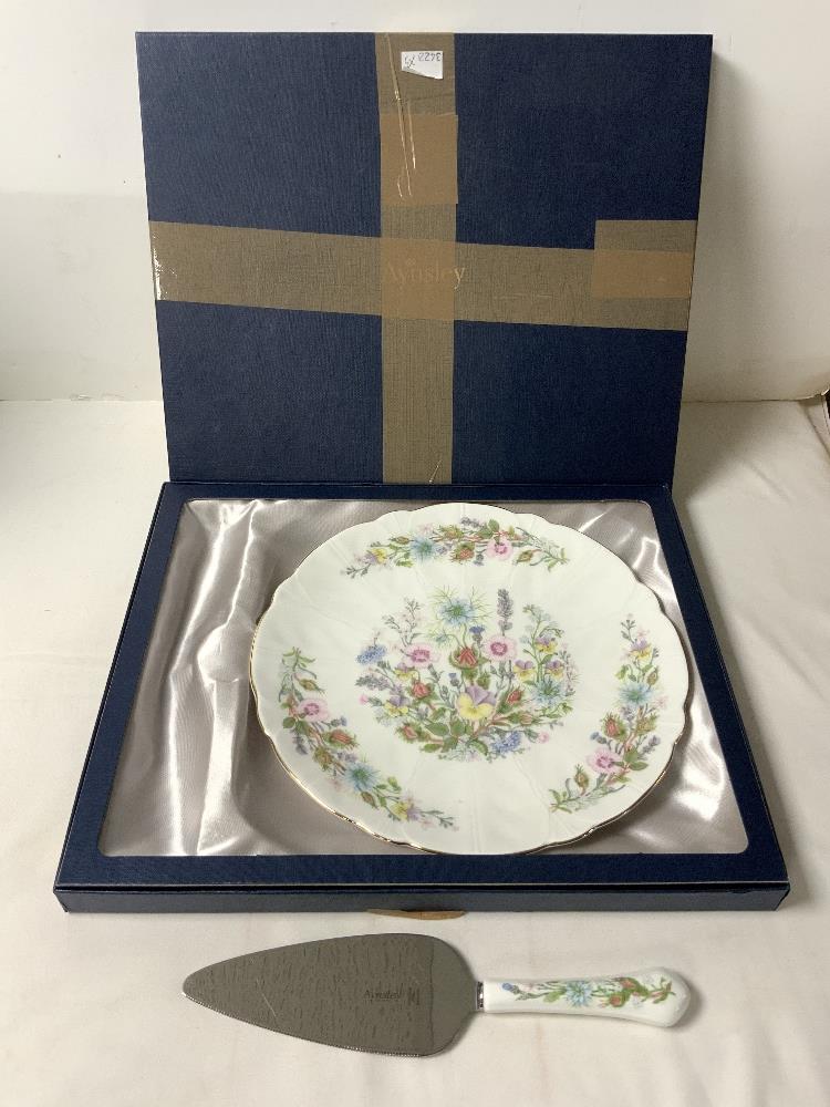 AYNSLEY PORCELAIN WILD TUDOR PATTERN CAKE PLATE AND CAKE SLICE IN BOX, AND TWO ROYAL CROWN DERBY - Image 4 of 5