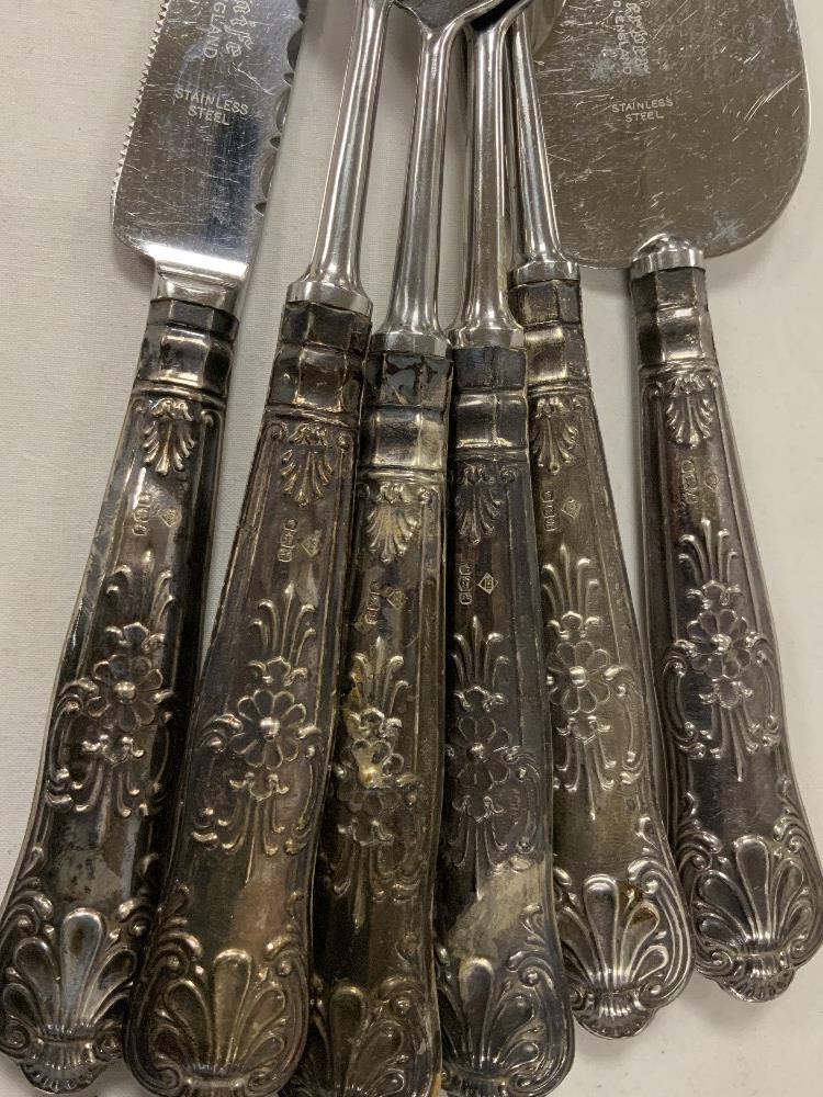 A CASED SET OF MOP HANDLE PLATED FISH KNIVES AND FORKS, FOUR SILVER HANDLE SERVING SPOONS, SILVER - Image 3 of 5