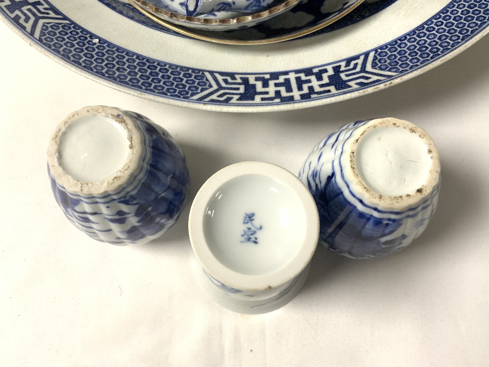 CHINESE BLUE AND WHITE CHARGER A/F; 38.5 CMS AND OTHER BLUE AND WHITE ORIENTAL PORCELAIN. - Image 3 of 10