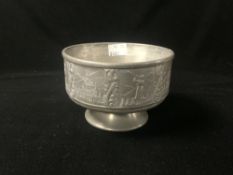 KYRRE NORSK TINN PEWTER FOOTED BOWL, WITH SCENES OF HORN BLOWER, 1`2.5X9 CMS.