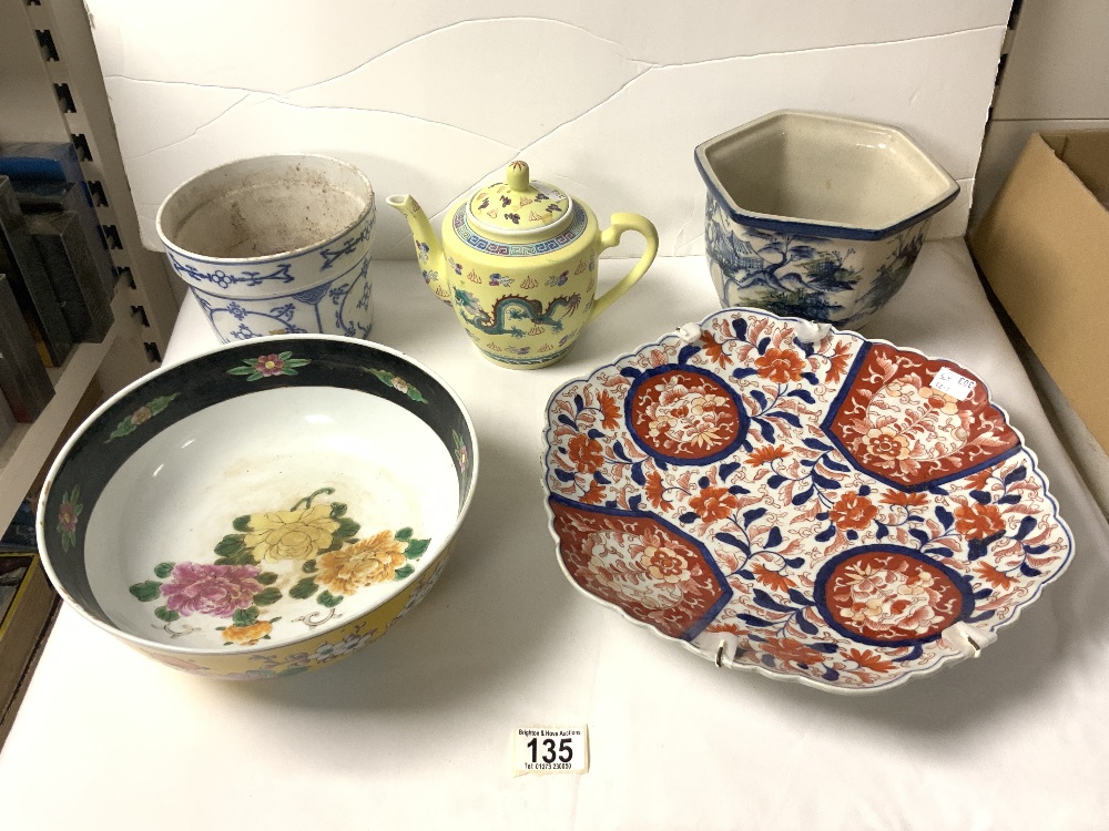 IMARI PORCELAIN HEXAGONAL CHARGER, 31CM ORIENTAL PORCELAIN CIRCULAR BOWL, CHINESE TEAPOT AND TWO