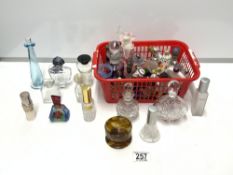 QUANTITY OF GLASS AND CERAMIC PERFUME BOTTLES