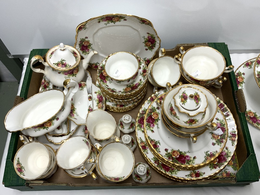 ROYAL ALBERT OLD COUNTRY ROSES 56 PIECE TEA AND DINNER SET, ALSO INCLUDES A CAKE STAND. - Image 2 of 4