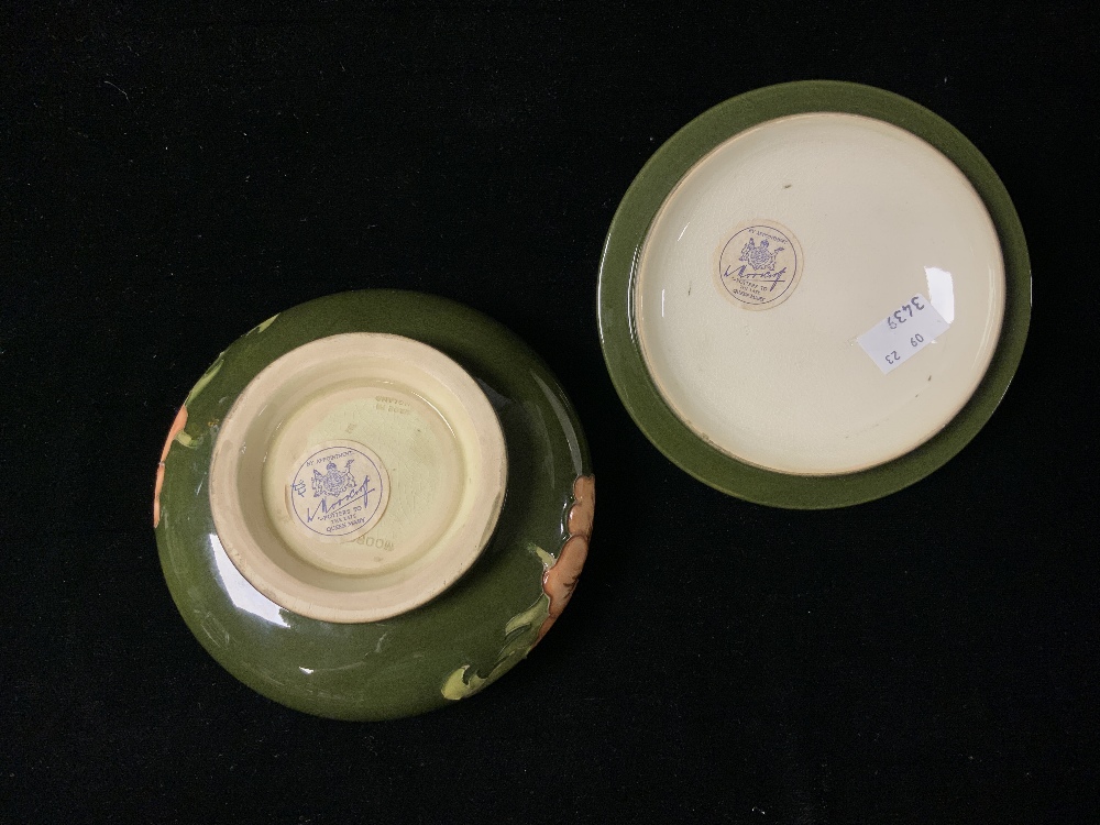 MOORCROFT GREEN HIBISCUS BOWL AND COVER, WITH ORIGINAL PAPER LABELS, 15X7 CMS. - Image 4 of 5