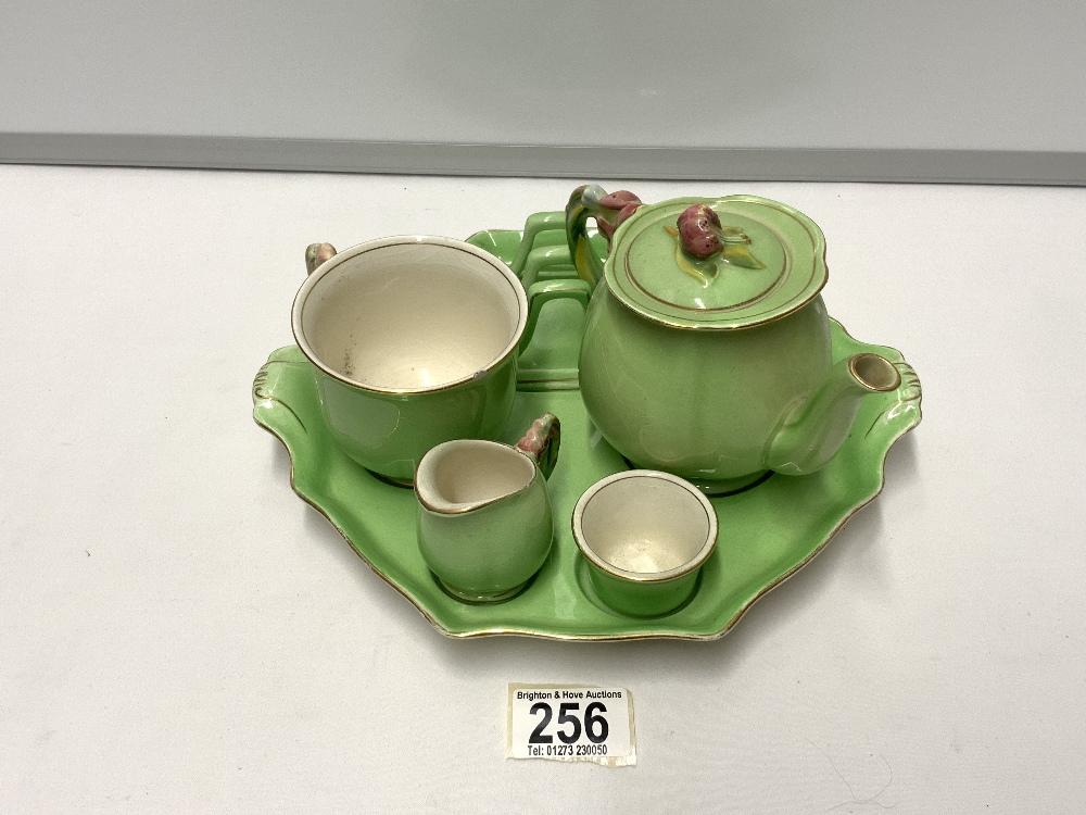1930S ROYAL WINTON GRIMWADES BREAKFAST SET WITH TRAY ( CHIP TO RIM OF CUP AND CRAZING ) - Image 2 of 4