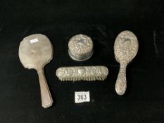 A HALLMARKED SILVER CIRCULAR BIRD EMBOSSED DECORATED JEWEL BOX, 2 SILVER BACKED BRUSHES, AND