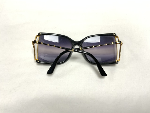 GENUINE PAIR OF GUCCI SUNGLASSES (61017-135) - Image 6 of 8