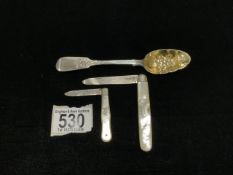 VICTORIAN HALLMARKED SILVER ENGRAVED TEASPOON WITH GILT EMBOSSED BOWL DATED 1849 BY GEORGE