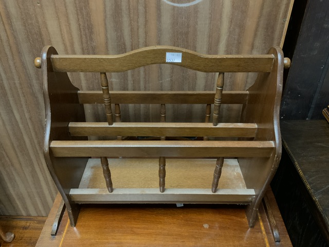 EDWARDIAN INLAID MAHOGANY MUSIC CABINET; 52X36X98 CMS AND A MAGAZINE RACK. - Image 2 of 5