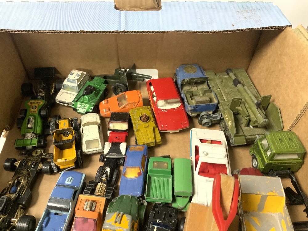 A COLLECTION OF DIE-CAST TOY VEHICLES; DINKY CRANE, CORGI AND MATCHBOX. - Image 4 of 9