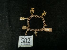 A 375 9CT HALLMARKED GOLD CHARM BRACELET; 22GMS.