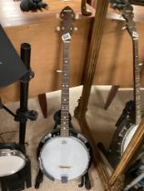 BOSTON 4 STRING BANJO WITH STAND