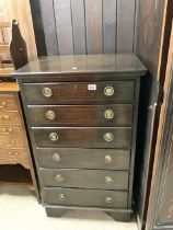 A 1930s SIX DRAWER OAK CHEST OF DRAWERS ON BRACKET FEET; 66X46X110 CMS.