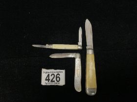 HALLMARKED SILVER FRUIT KNIFE WITH MOTHER O PEARL HANDLE AND 2 POCKET KNIVES.