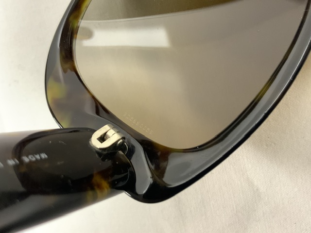 GENUINE CHANEL SUNGLASSES WITH CASE ( 5227-H C714/T5 58018 135 2P SERIAL NUMBERS ) - Image 6 of 9