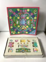 POLLY POCKET - LETS PARTY BOARD GAME.