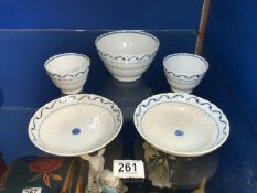 CHINESE EARLY 19TH-CENTURY PORCELAIN TEA BOWLS AND SAUCERS AND ANOTHER BOWL.