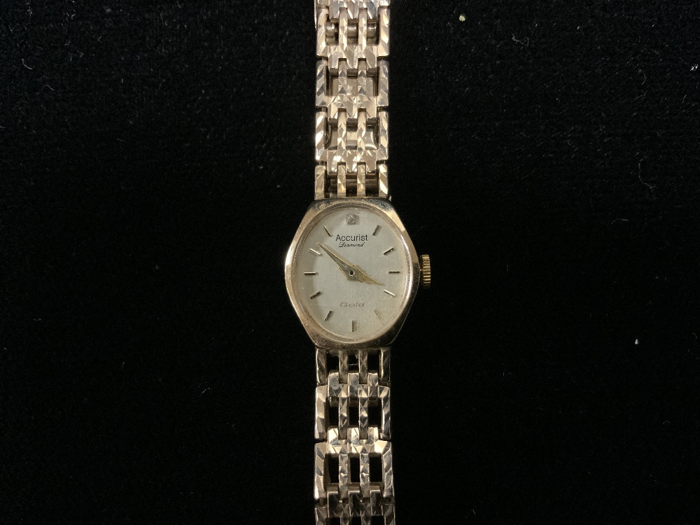A LADIES 375 HALLMARKED GOLD ACCURIST QUARTZ WRISTWATCH WITH RECEIPT FOR £295 IN 1994; 12.8 GRAMS - Image 3 of 8