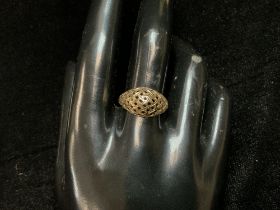 A 375 HALLMARKED GOLD OPEN WORK RING; SIZE O; 1.8 GRAMS.