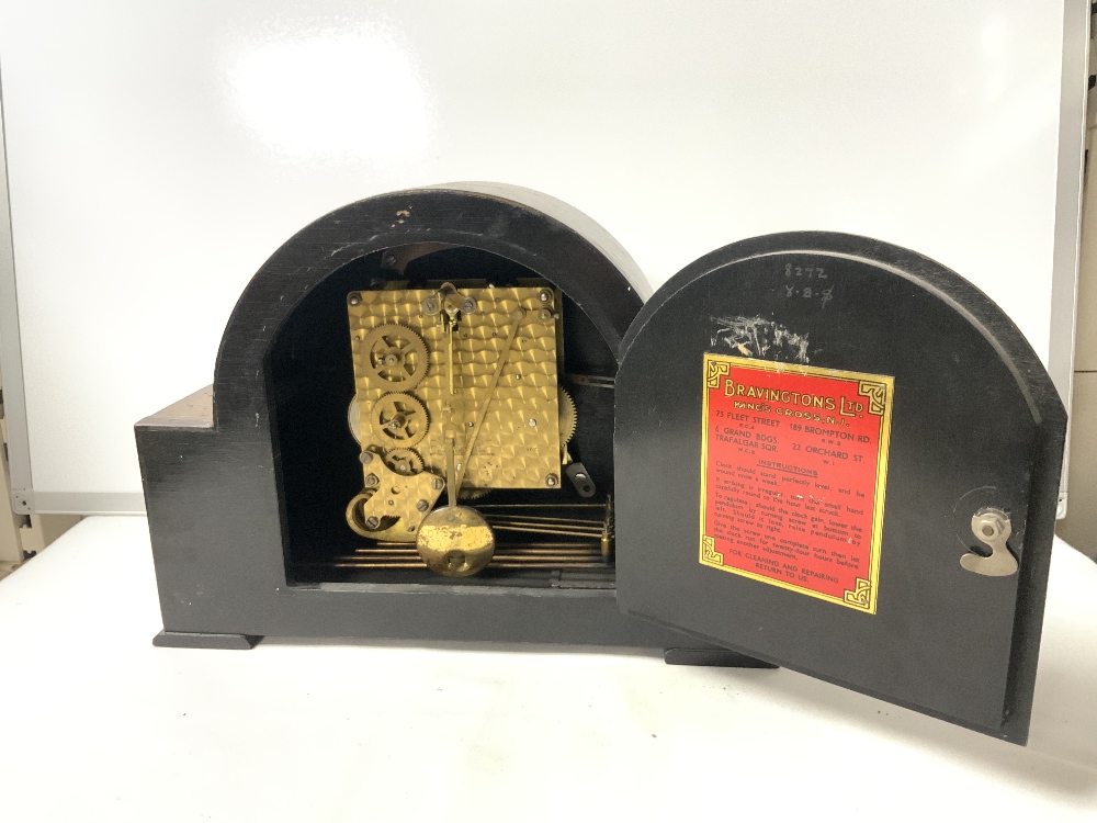 EDWARDIAN MAHOGANY DOME TOP MANTLE CLOCK WITH BRASS PILLAR SUPPORTS AND OAK MANTLE CLOCK. - Image 6 of 8