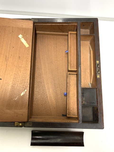 A VICTORIAN ROSEWOOD AND MOTHER O PEARL INLAID WRITING SLOPE, INTERIOR FITTED WITH TWO DRAWERS; 33.5 - Image 4 of 5