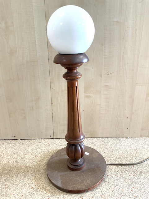 A TALL MAHOGANY REEDED COLUMN TABLE LAMP; 70 CMS. - Image 2 of 2