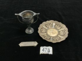 A SMALL HALLMARKED SILVER TROPHY CUP; 40 GMS, EASTERN WHITE METAL PIERCED WHITE METAL DISH AND A