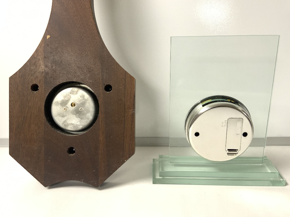 TWO METAMEC BATTERY MANTLE CLOCKS, A BAROMETER AND GLASS MANTLE CLOCK. - Image 7 of 7