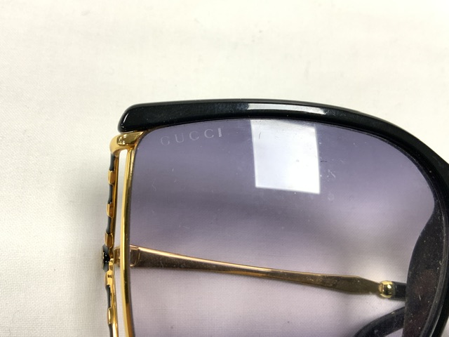 GENUINE PAIR OF GUCCI SUNGLASSES (61017-135) - Image 7 of 8