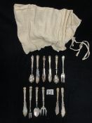 HALLMARKED SILVER HANDLE KNIVES AND SPOONS WITH A HALLMARKED SILVER FORK