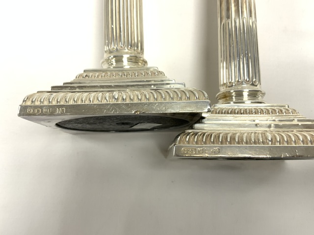 PAIR OF VICTORIAN HALLMARKED SILVER CORINTHIAN COLUMN CANDLESTICKS WITH STEPPED BASES; SHEFFIELD - Image 4 of 5