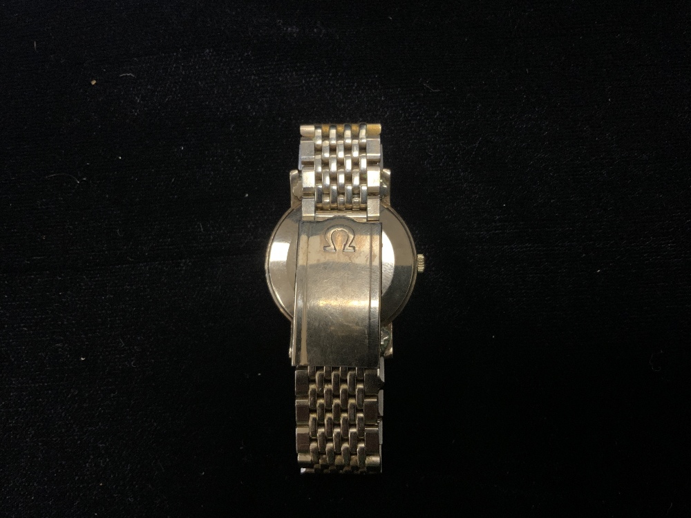 A GENTS 1960s OMEGA AUTOMATIC, HALLMARKED 375 GOLD WRISTWATCH, ON A GOLD PLATED OMEGA STRAP, WITH - Image 4 of 7