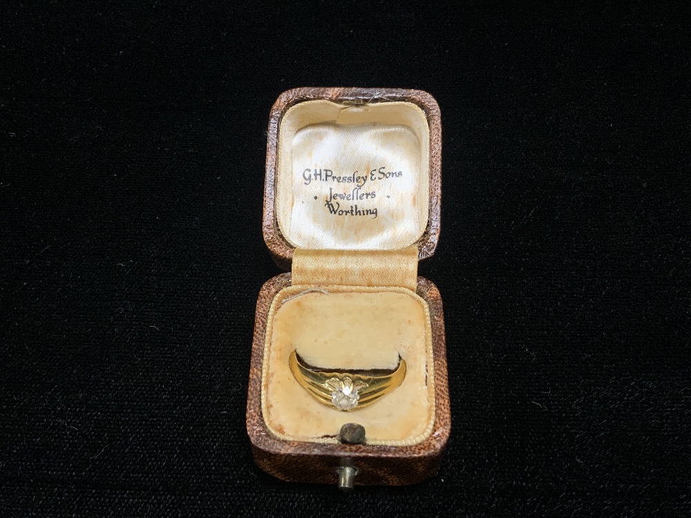 GENTS 18 CT HALLMARKED GOLD SOLITAIRE DIAMOND RING; HALF CARAT; APPROX 6.1 GRAMS. SIZE Y. - Image 5 of 7