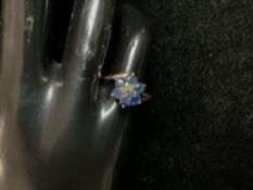 A 9CT HALLMARKED SAPPHIRE SET FLOWER HEAD RING SIZE L; 3GMS.