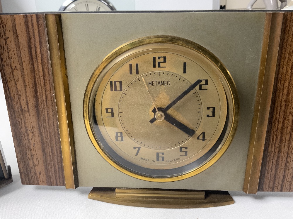 TWO METAMEC BATTERY MANTLE CLOCKS, A BAROMETER AND GLASS MANTLE CLOCK. - Image 3 of 7