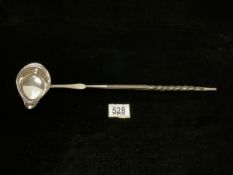 A GEORGE III HALLMARKED SILVER PUNCH LADLE WITH REEDED EDGE OVAL BOWL AND LONG TWISTED WHALEBONE