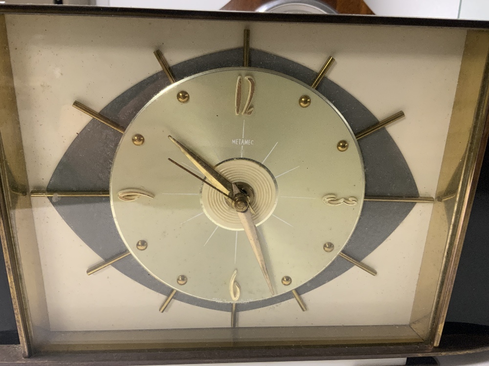 TWO METAMEC BATTERY MANTLE CLOCKS, A BAROMETER AND GLASS MANTLE CLOCK. - Image 2 of 7